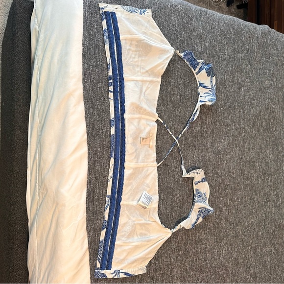 H&M blue and white cross strap button front top, size 6 - Picture 5 of 5